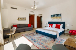 Spacious 5BR Apartment with Maid's Room on JBR Beach - Prime Location, Steps from Shops, Dining & Entertainment - By Sunkissed Holiday Homes